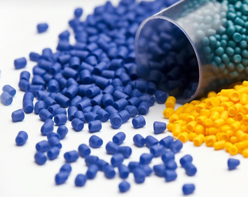 Cad iad na cásanna coitianta a bhaineann le hábhair TPE a chur i bhfeidhm?