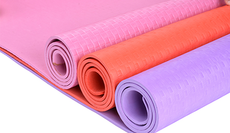 Cén fáth a bhfuil TPE Yoga Mats ag Dul Chun Cinn? Miondealú ar a mBuntáistí | Monaróir TPE Ceannaireacht